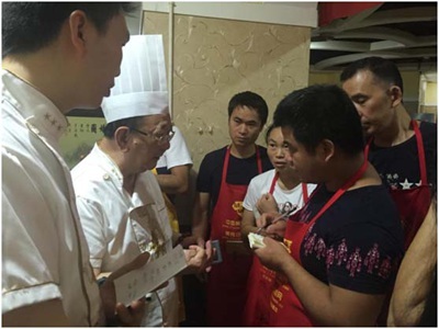 重慶餐飲界大咖董大師親臨隨手香餐飲創業培訓基地進行技術交流，轟動全場！